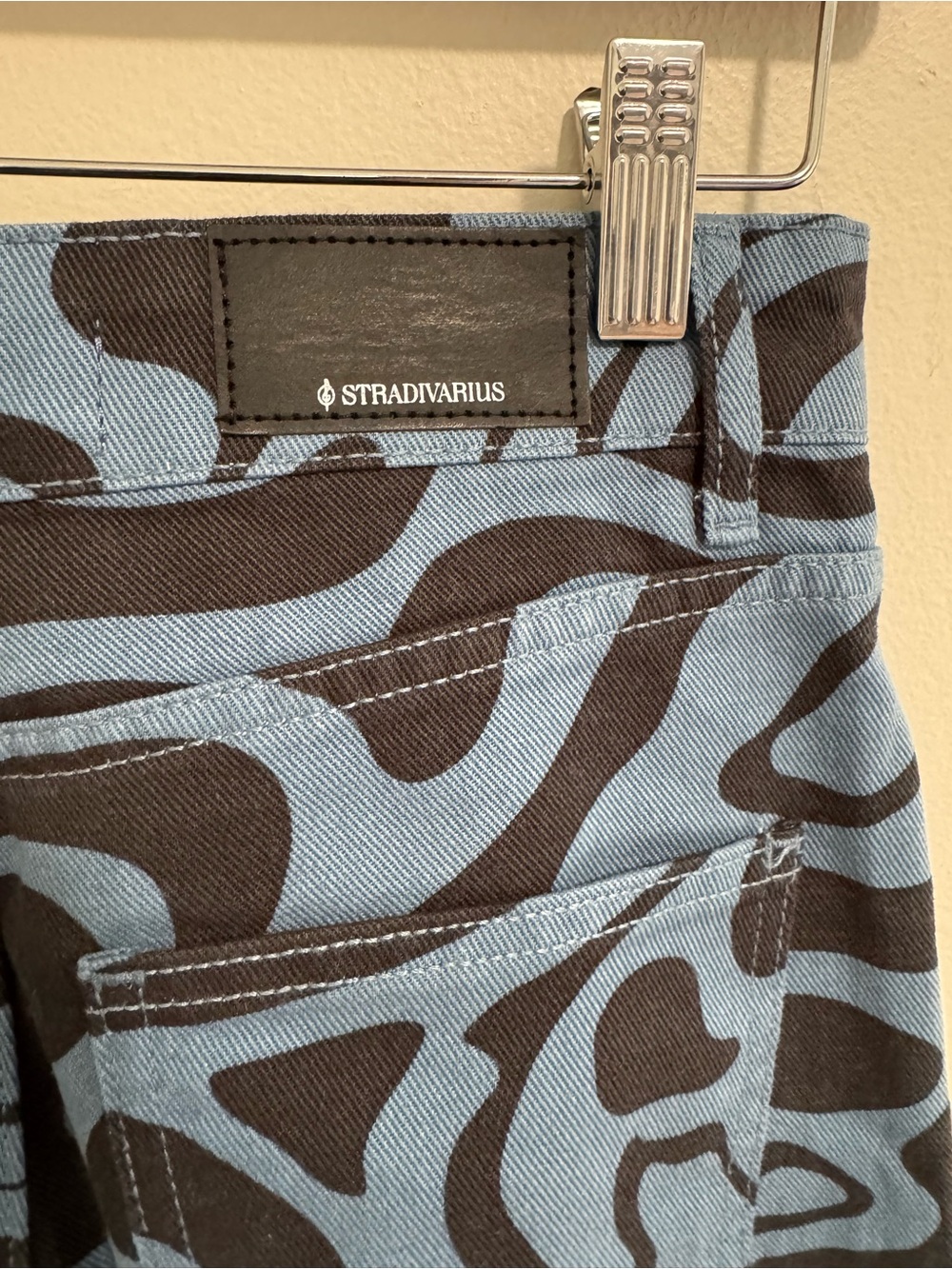Stradivarius Abstract Print Wide Leg Jeans - Picture 5 of 7